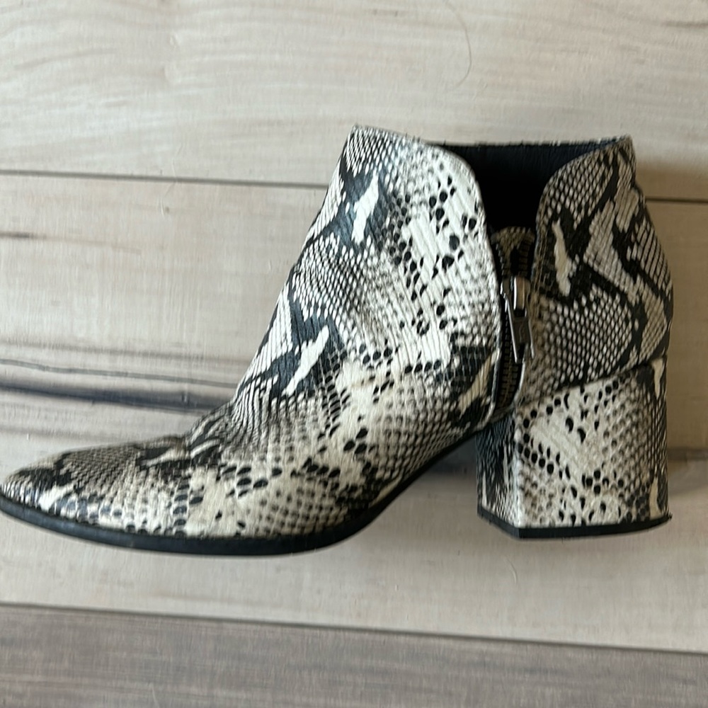 Seychelles Faux Snakeskin Ankle Boot size 9